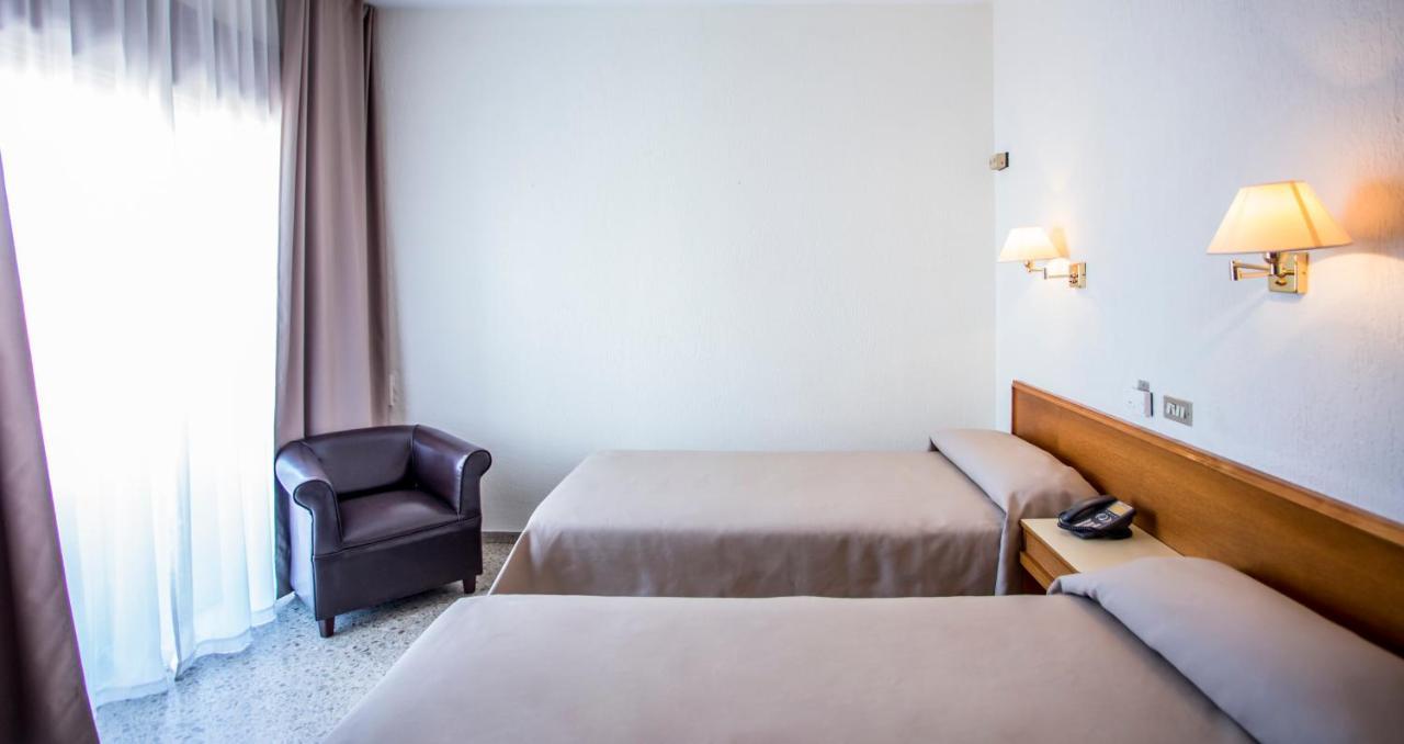 Hotel Leuka Alicante Bagian luar foto
