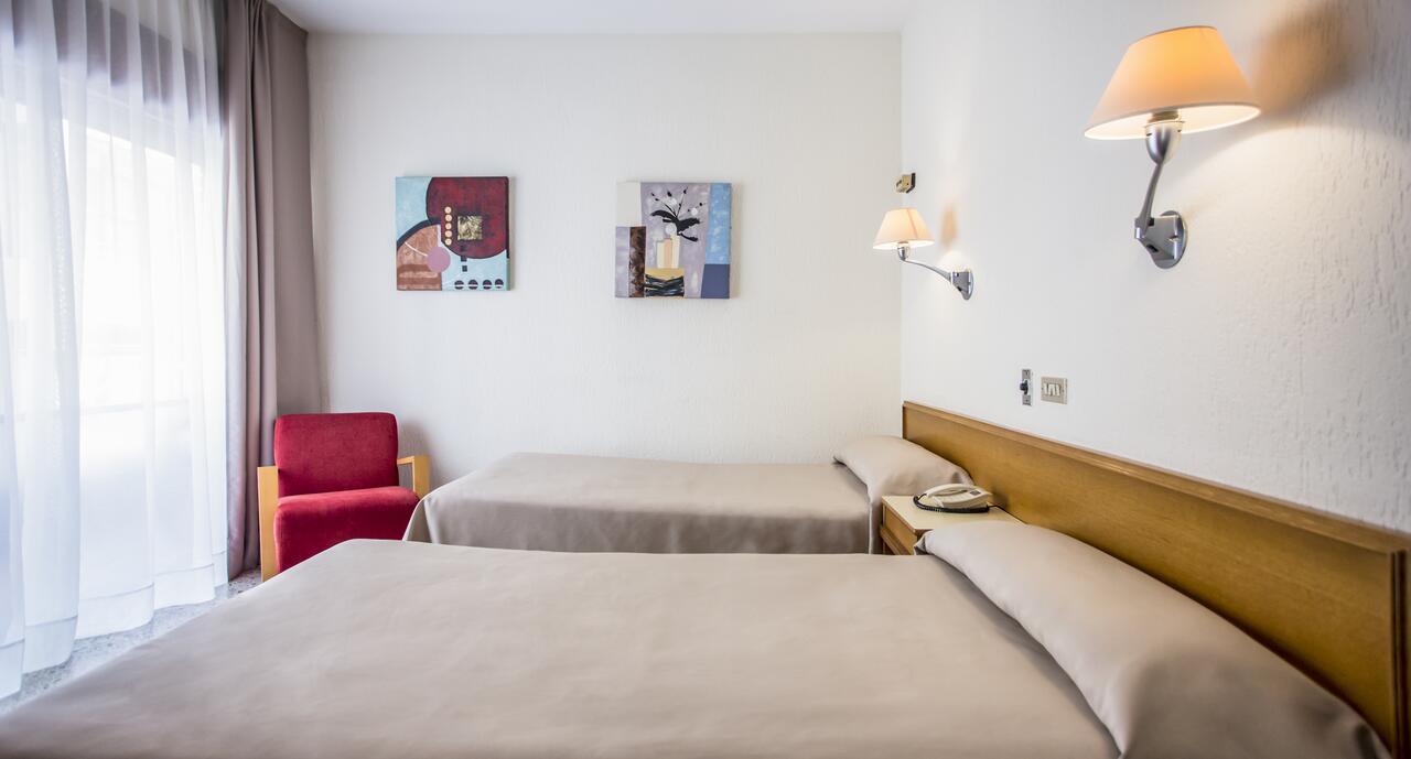 Hotel Leuka Alicante Bagian luar foto