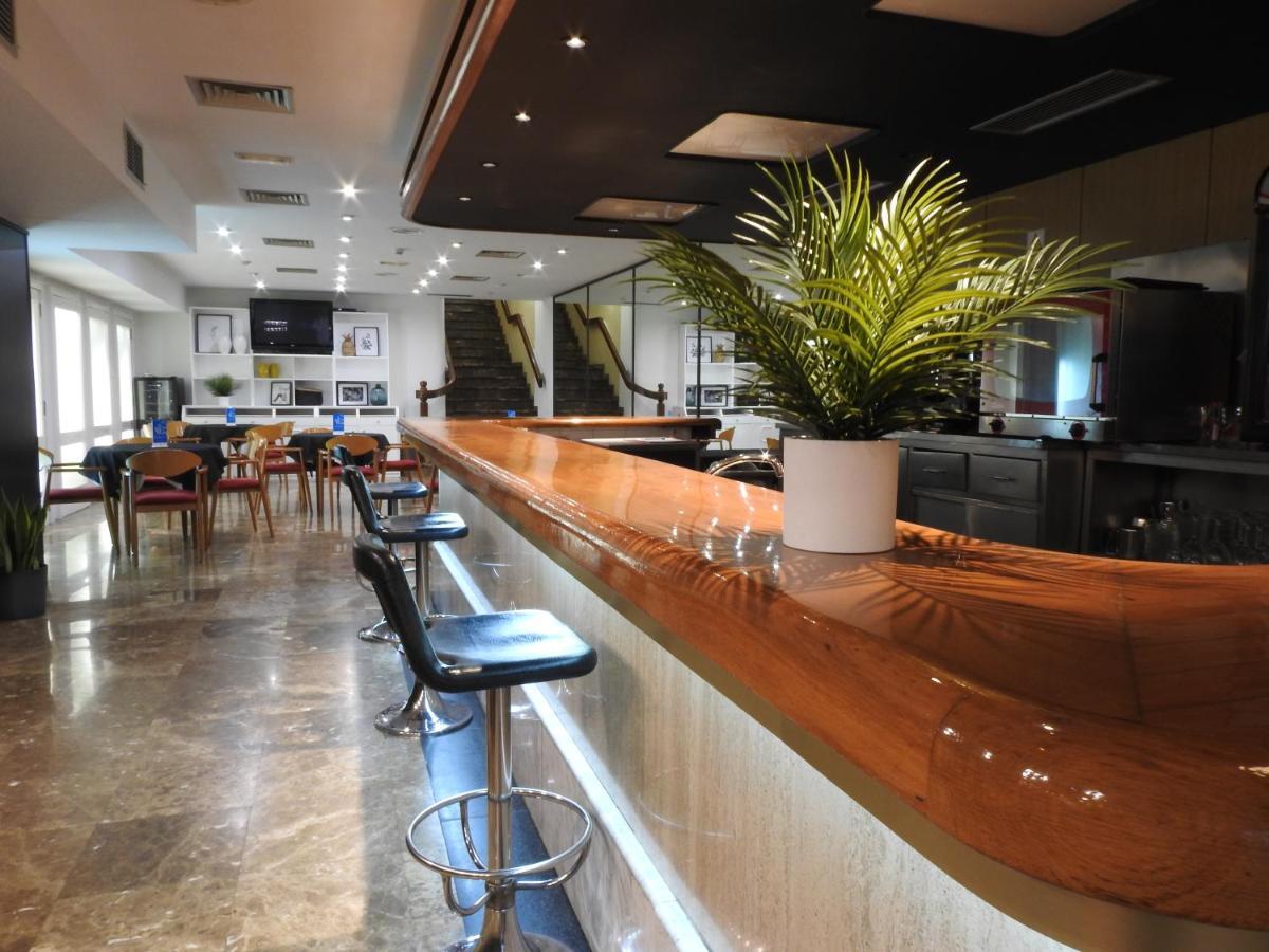 Hotel Leuka Alicante Bagian luar foto