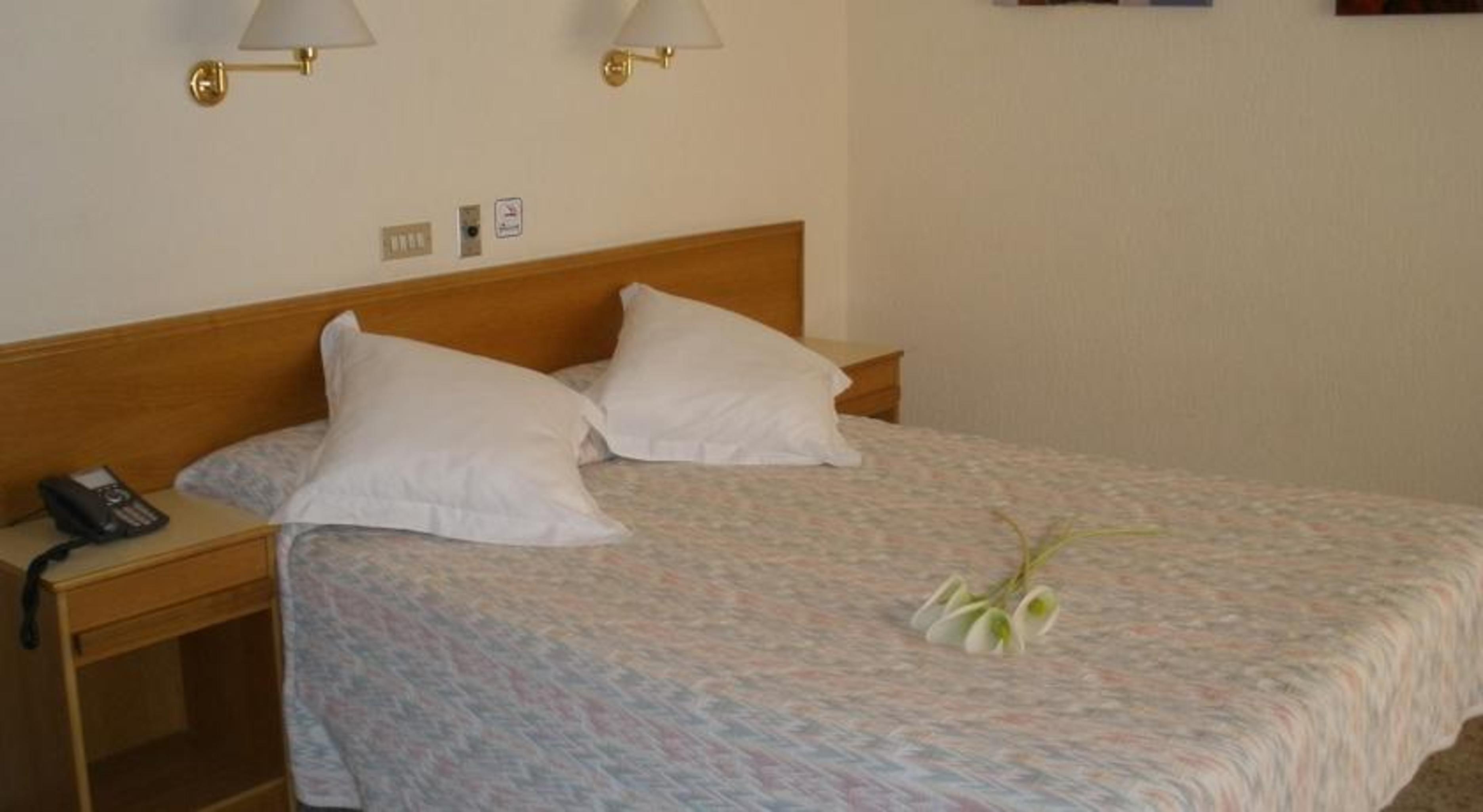 Hotel Leuka Alicante Bagian luar foto