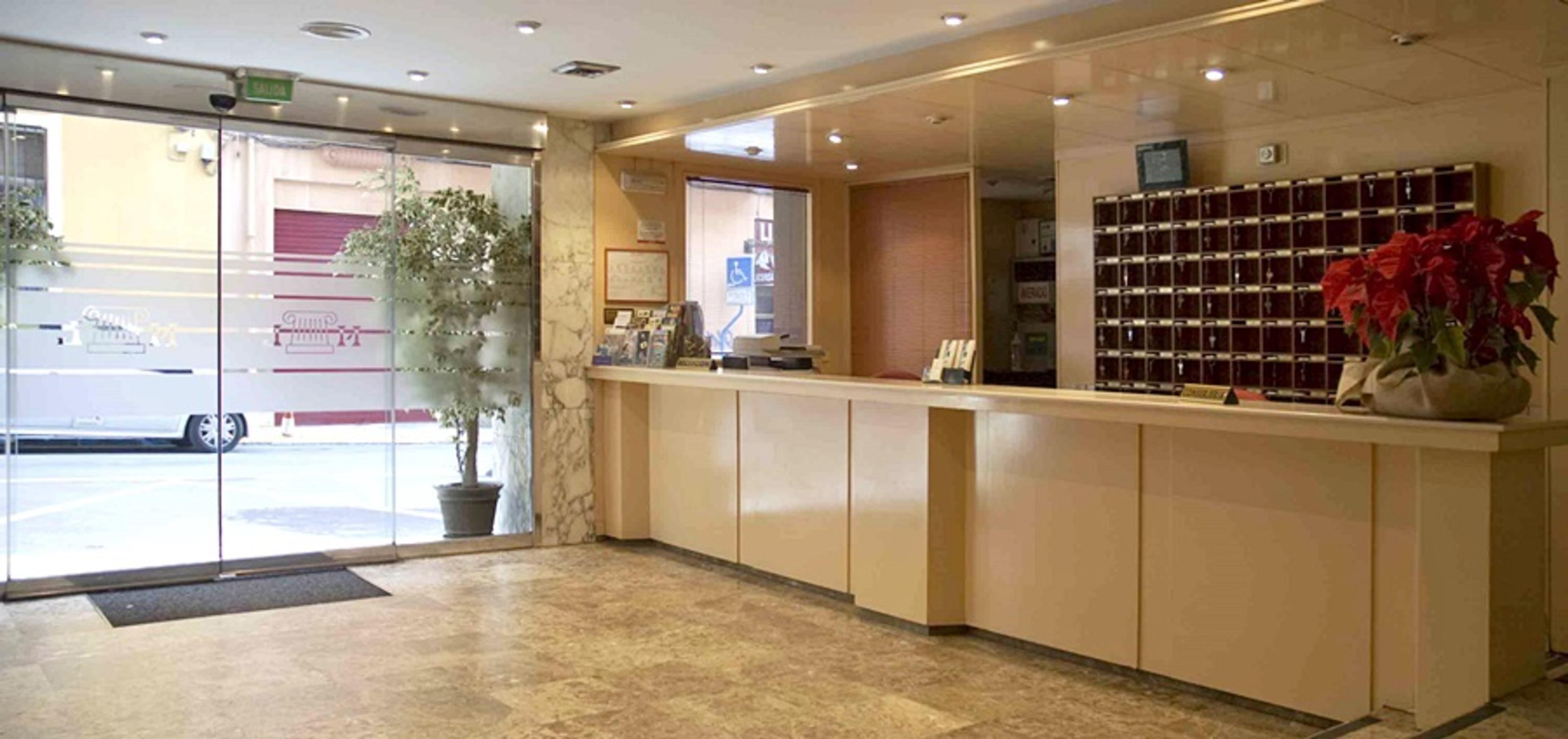 Hotel Leuka Alicante Bagian luar foto