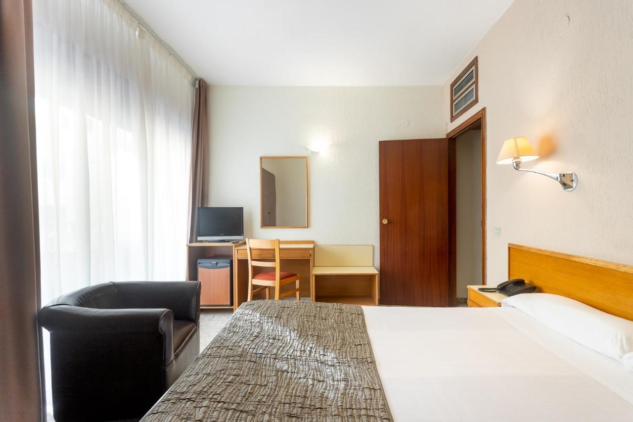 Hotel Leuka Alicante Bagian luar foto