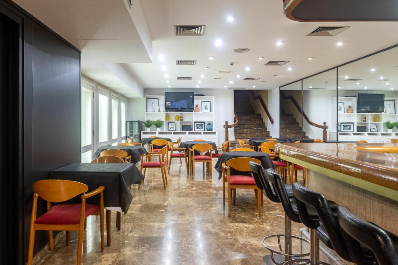 Hotel Leuka Alicante Bagian luar foto