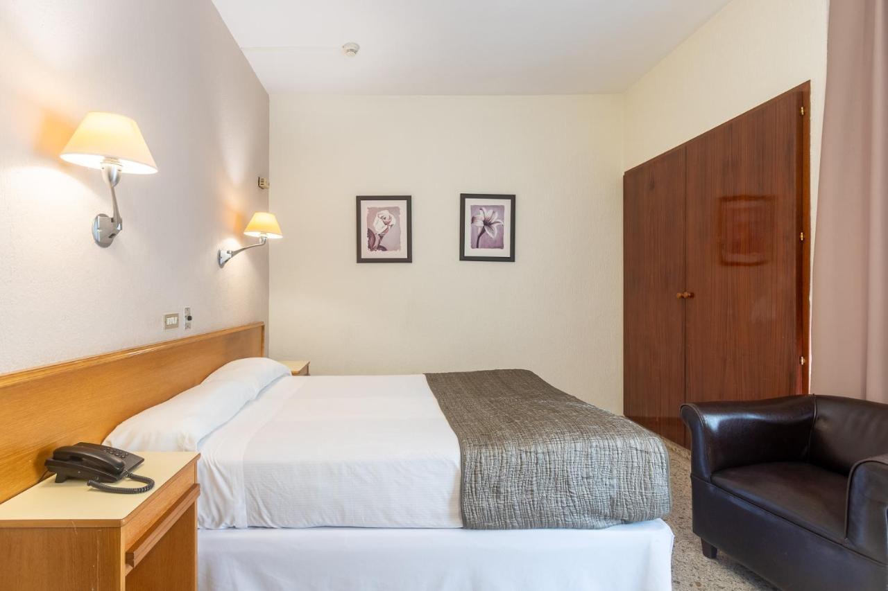 Hotel Leuka Alicante Bagian luar foto