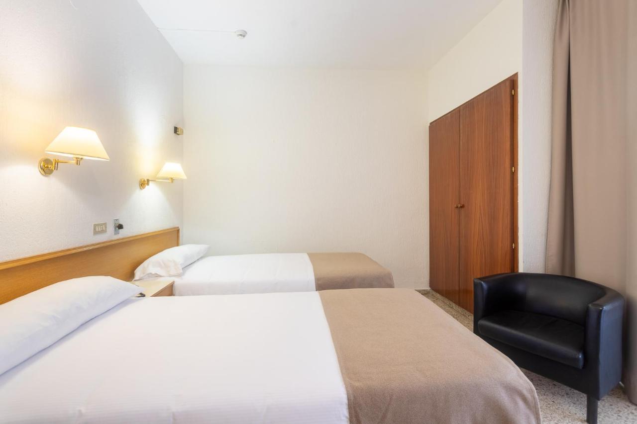 Hotel Leuka Alicante Bagian luar foto