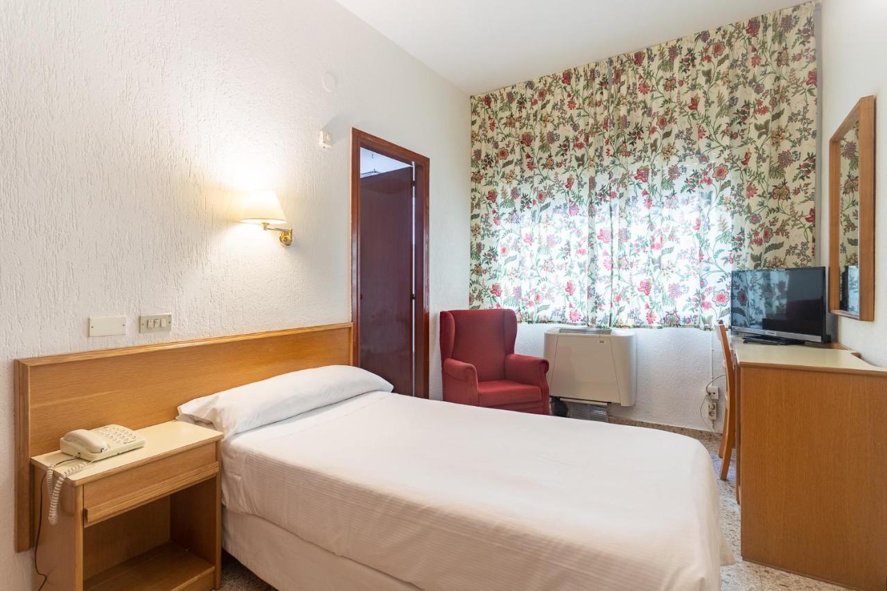 Hotel Leuka Alicante Bagian luar foto