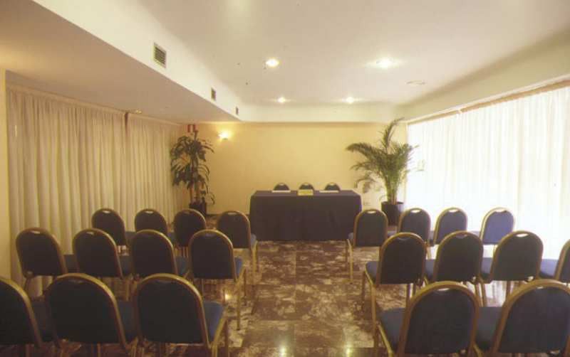 Hotel Leuka Alicante Bagian luar foto