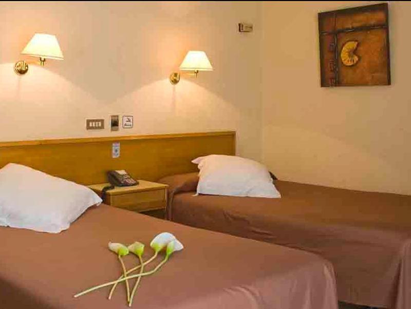 Hotel Leuka Alicante Bagian luar foto