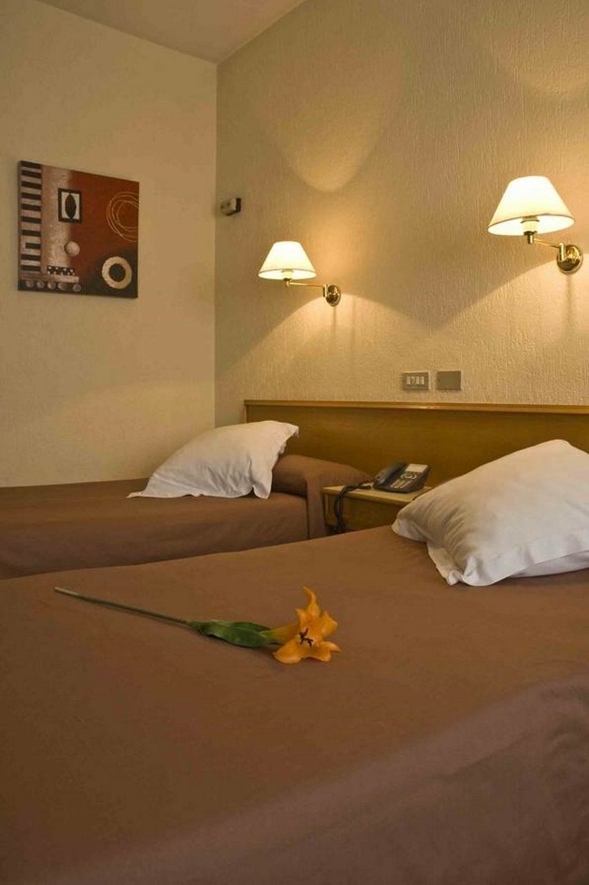 Hotel Leuka Alicante Bagian luar foto