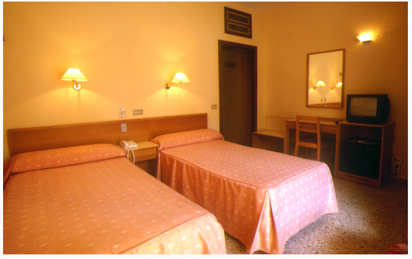 Hotel Leuka Alicante Bagian luar foto
